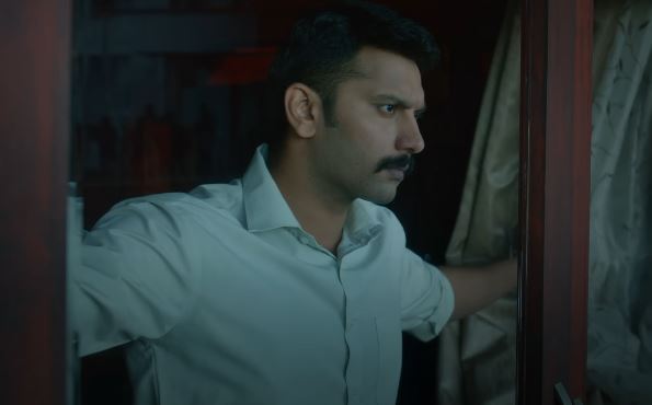 Actor Arulnithi as Varadhan Annadurai