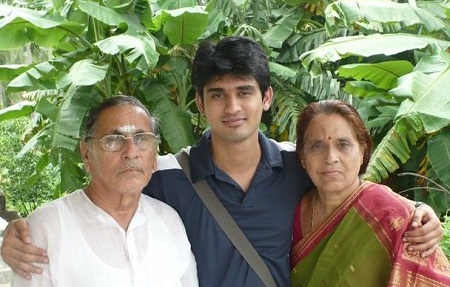 Arjun Kalyan with his father and mother