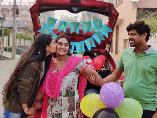 Arohi Rao with her friends