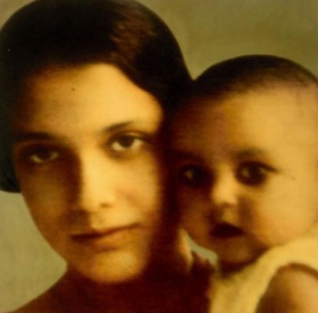 Bharti Jaffrey with her mother during her first year of birth