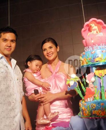 Cedric with his ex-girlfriend Vina Morales and daughter Ceana