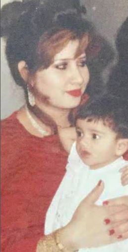 Childhood photo of Jannat with her mom