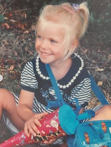 Childhood photo of Laura