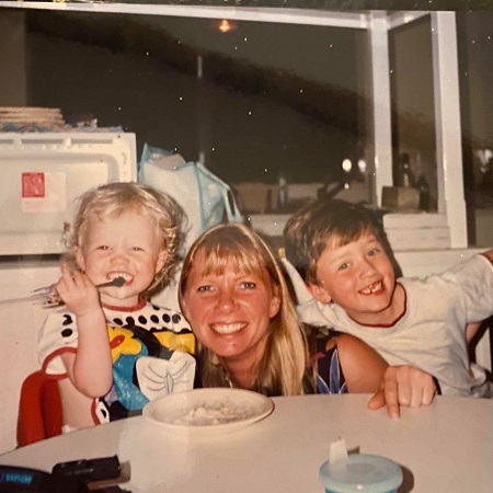 Childhood picture of Matt Mowers with his sister and mother