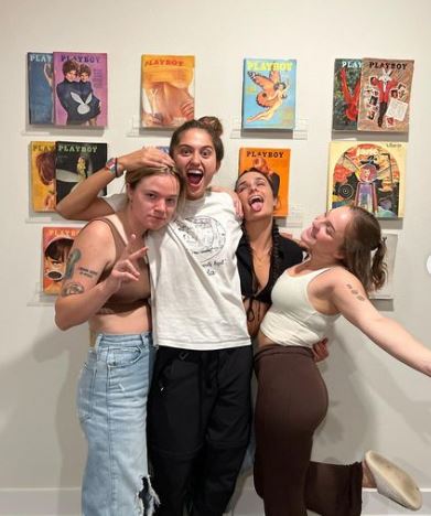 Cyrus with her friends