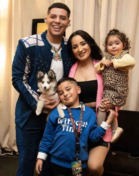 Eduin with his wife Daisy Anahy and kids