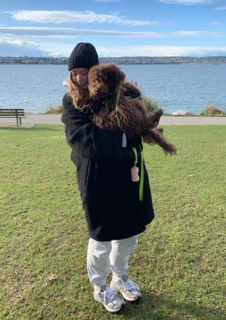 Emilija Baranac has a pet dog