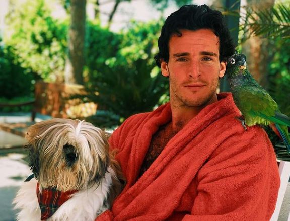 Inigo Onieva is an animal lover