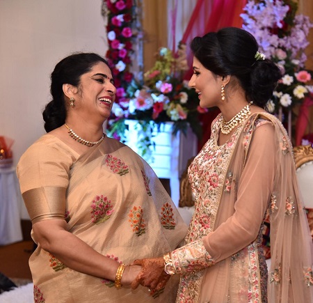 Isha Duhan IAS mother