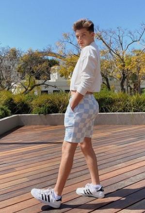 Jake LaRosa (Try Guys) Wiki, Age, Biography, Height, Parents ...