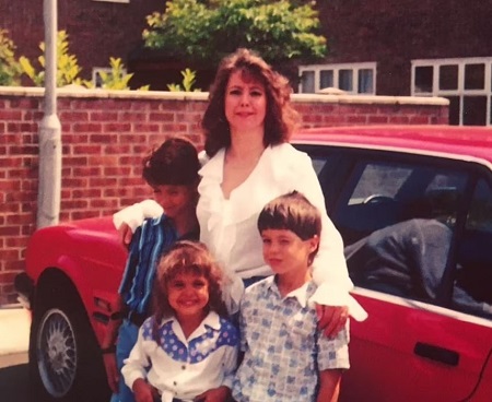Janine Tate childhood picture with her mother and brother