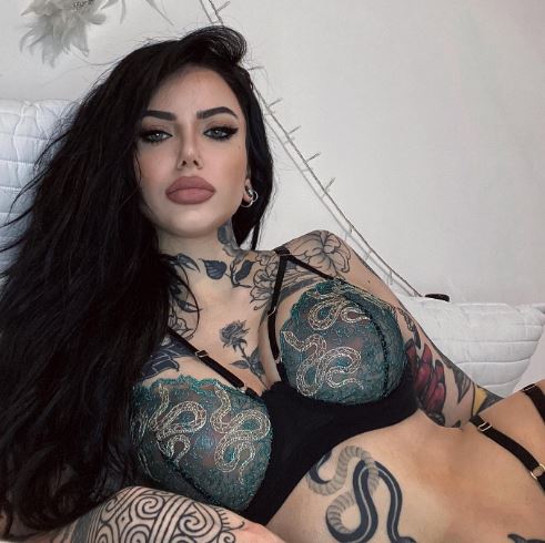 Maryka is a tattoos enthusiast