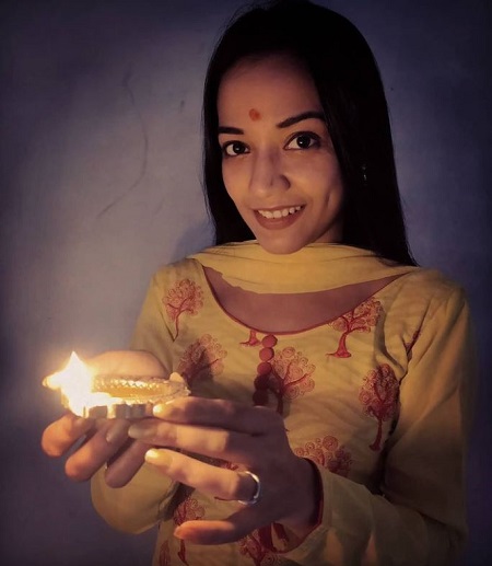 Mishti Basu Biography (Childhood & Education)