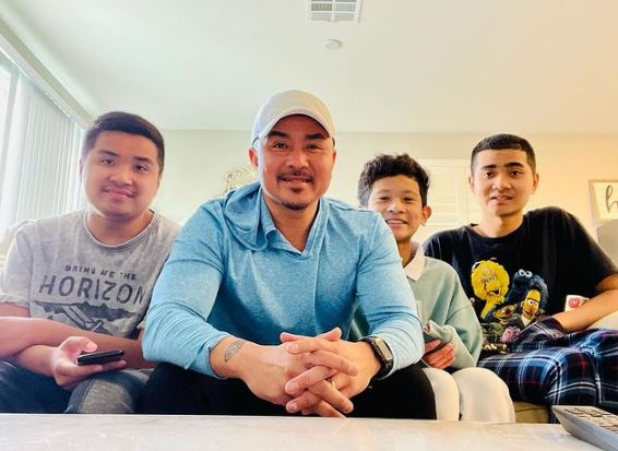 Mondina with his kids