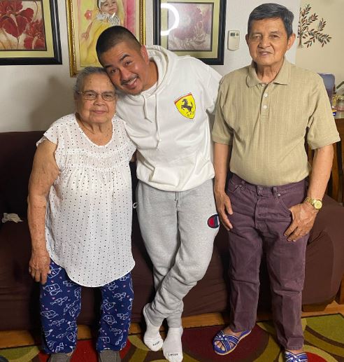 Pambansang with his family members