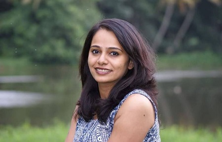 Rj Neena in long hairs