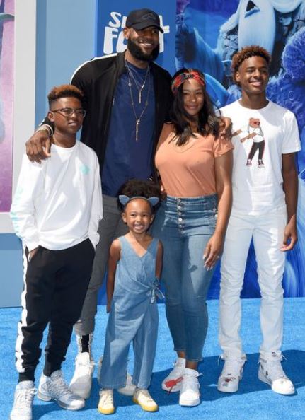 Savannah with her husband LeBron James and kids