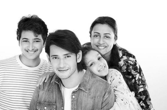Sitara with her father Mahesh Babu, mother Namrata Shirodkar, and brother Gautham Ghattamaneni