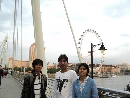aayushmaan srivastav with his family