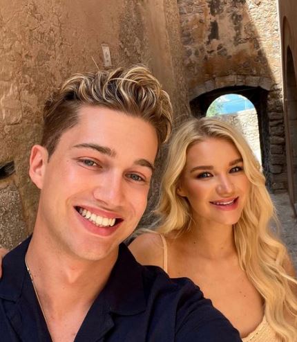 Abbie Quinnen with her boyfriend