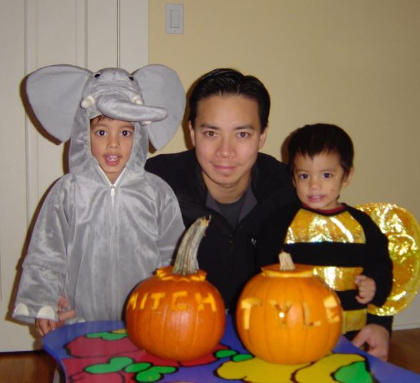 An old photo of Sim with his kids