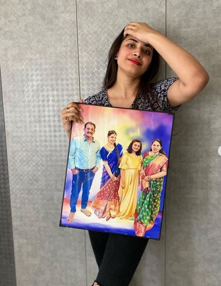 Anchor Meghana Kumar with her family photo