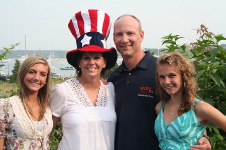 Andi Matichak old picture with her parents and sister