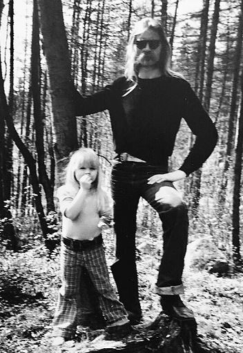 Childhood photo of Minttu with her father