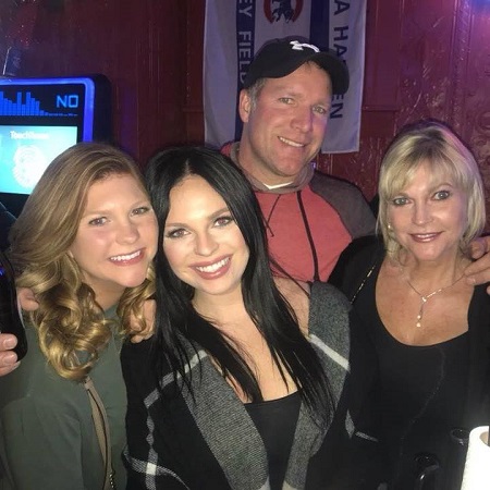 Danielle Ruhl Family, Parents & Siblings