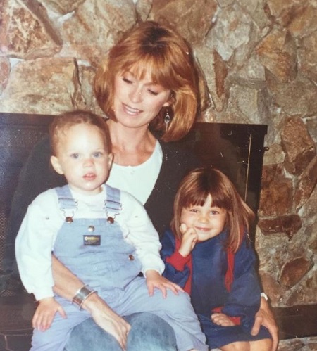 Erin Foster childhood picture with her mother