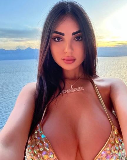 Jennifer Pamplona biography
