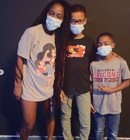 Lauren Knight with her kids