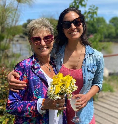 Luana with her mother