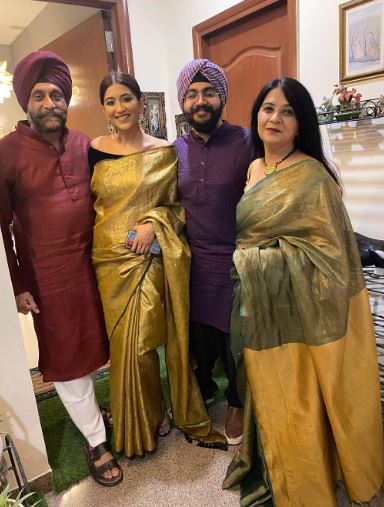 Nimrit Kaur Ahluwalia with her father mother and brother