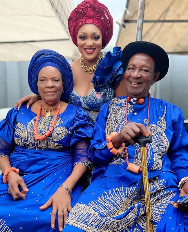 Peggy with her parents