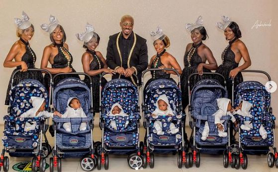 Pretty with his 6 girlfriends and 6 babies