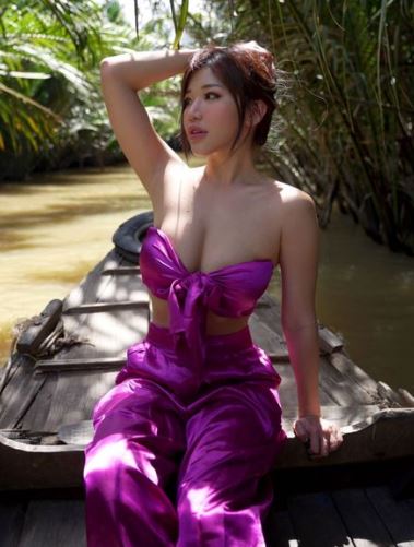 Puiyi is a model