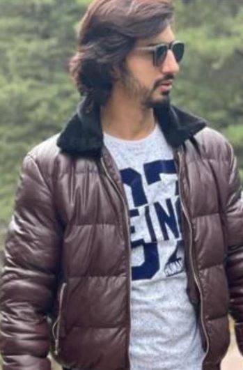 Rahul Navlani biography