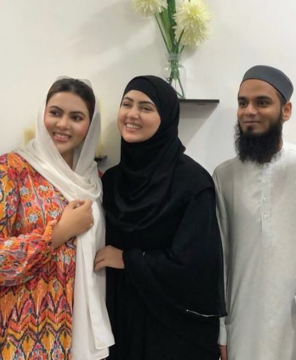Sahar with Sana Khan and AnasSaiyad
