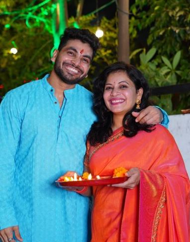 Shiv Thakare and his sister