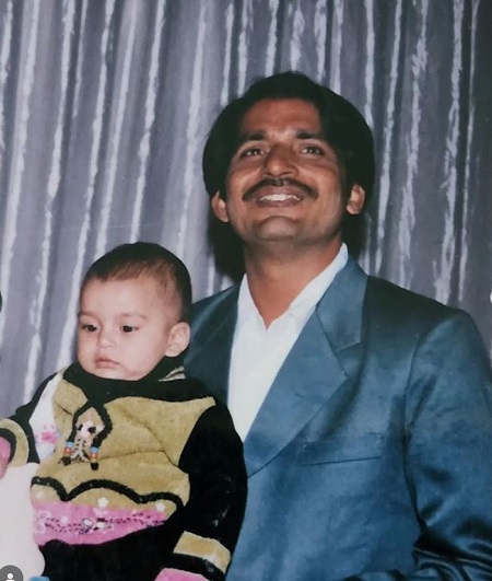 Sumbul Touqeer Khan childhood picture with her father