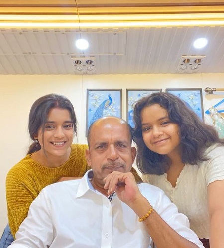 Sumbul Touqeer with her father and sister