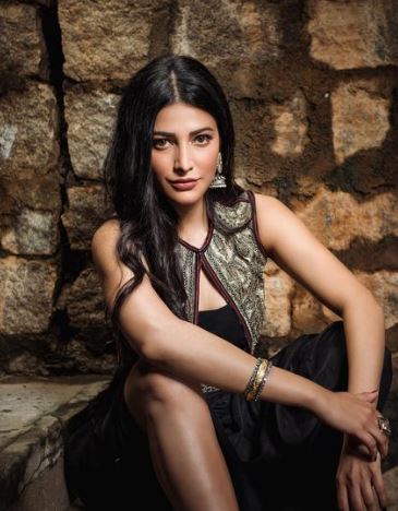 The female main actress Shruti Haasan