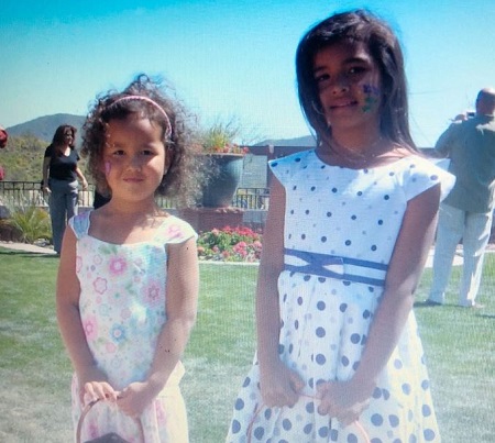 sofia wylie childhood picture with her sister