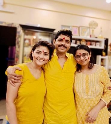 Aindrila with her dad Dr. Uttam Sharma and sister Aishwarya Sharma