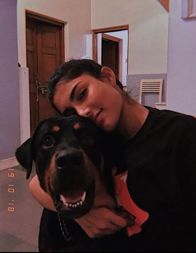 Alizeh Agnihotri with her pet dog