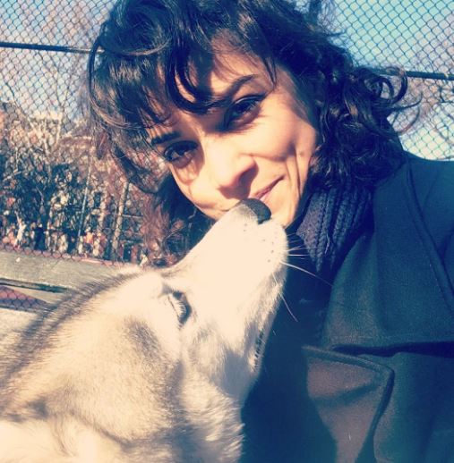 Amber Rose Revah likes dogs