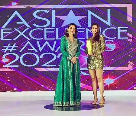 Chahat Khanna getting award