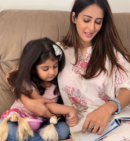 Chahat Khanna with her daughter Amaira