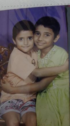 Childhood photo of Aindrila with her sister Aishwarya Sharma